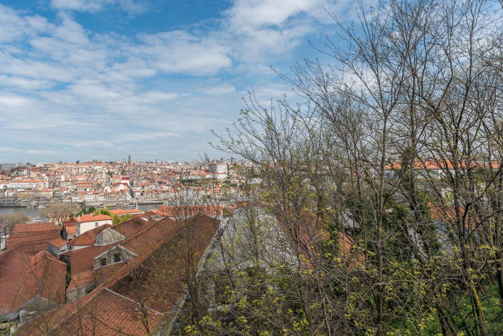 Guestready - Spacious Modern Stay In Porto Вила-Нова-ди-Гая Экстерьер фото
